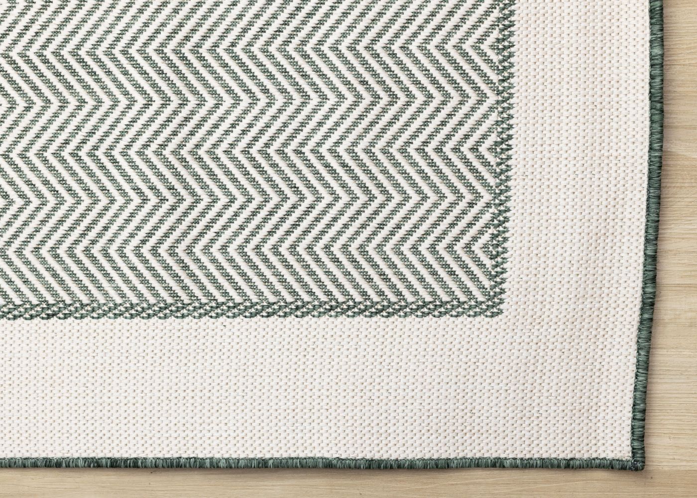 Summer Breeze 5'3" x 7'7" Outdoor Chevron Border Rug - Green, White