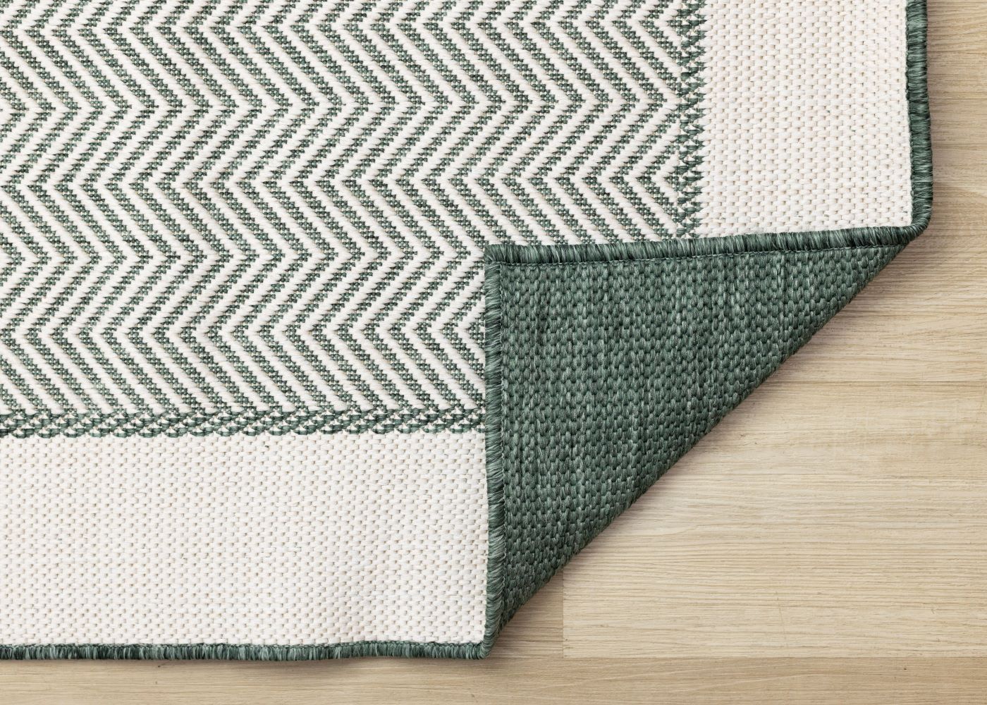 Summer Breeze 5'3" x 7'7" Outdoor Chevron Border Rug - Green, White