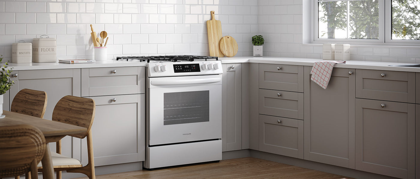 Frigidaire White 30'' Front Control Gas Range (5.1 Cu. Ft) - FCFG3062AW